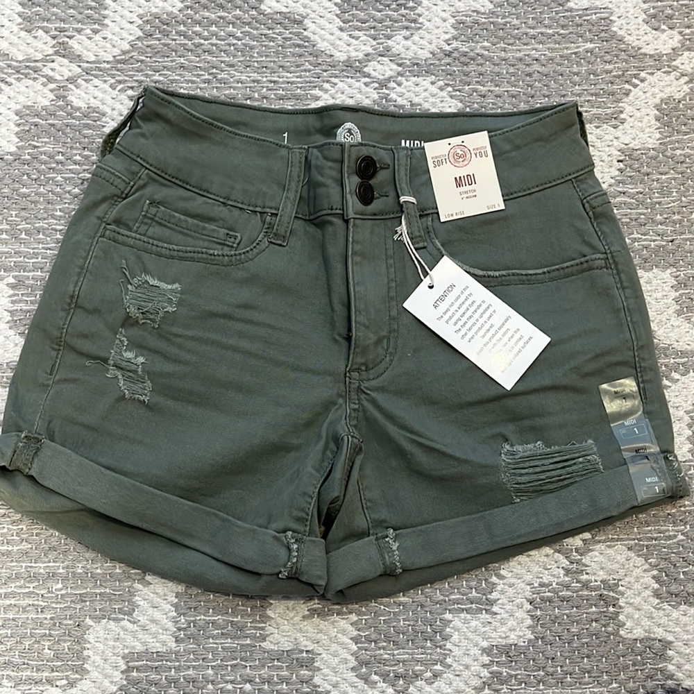 SO brand shorts size 1 olive green